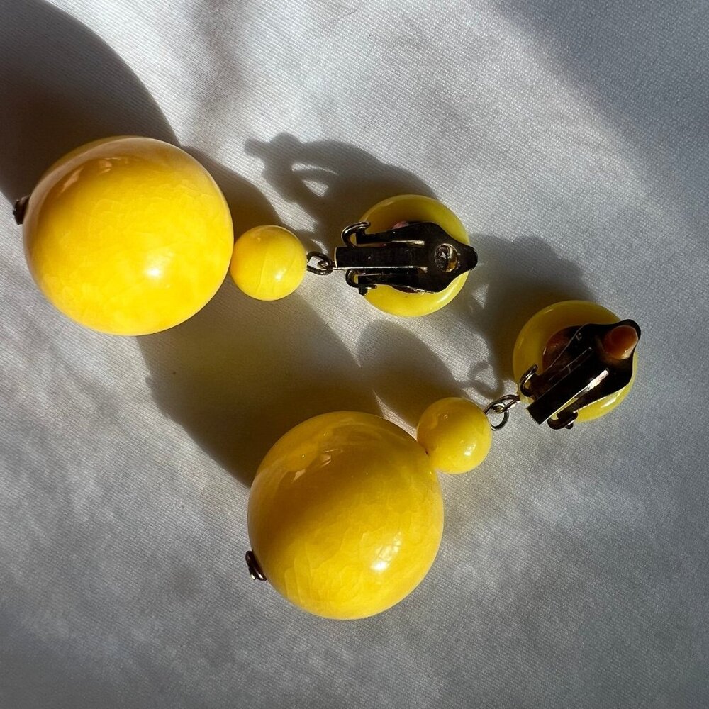 Chunky MCM Lemon Yellow Lucite Dangle Costume Fashion Estate Clip On Earrings - Picture 7 of 9